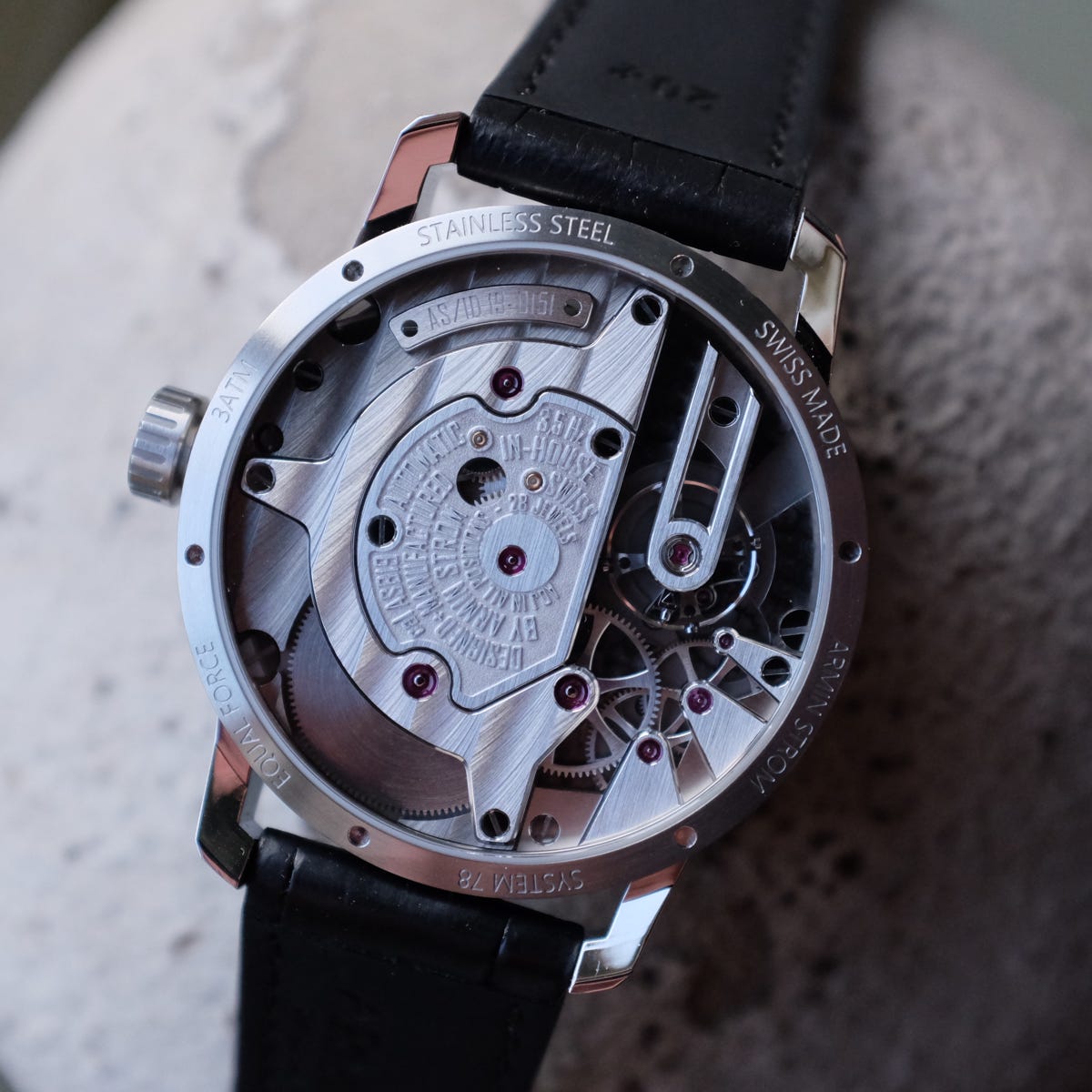 GRAVITY FORCE BLACK DIAL CASEBACK