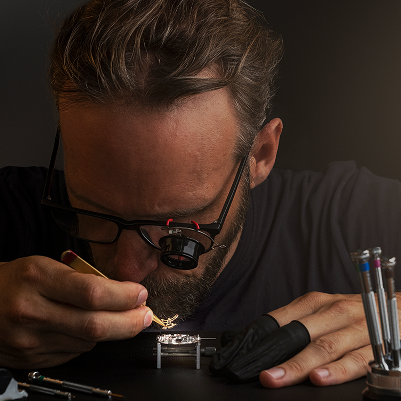 Singer Reimagined Heritage V72 (Stainless Steel) Atelier Singer Reimagined Heritage V72 (Stainless Steel) Atelier